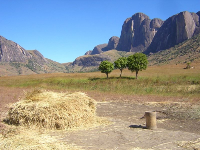 Пол километра счастья! Крепкий квартет на Мадагаскаре. (Альпинизм, тсаранго, свободное лазанье, германия, африка)
