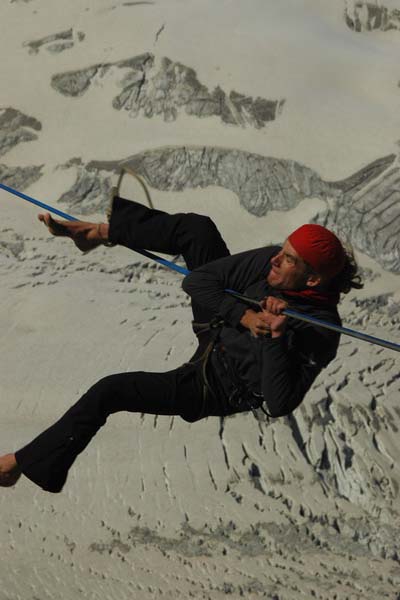 Баланс на 4013 метрах высоты. Прохождение slackline между двумя вершинами на Зубе Гиганта. (альпы, шамони)