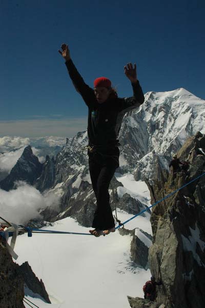 Баланс на 4013 метрах высоты. Прохождение slackline между двумя вершинами на Зубе Гиганта. (альпы, шамони)