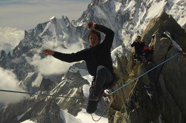 Баланс на 4013 метрах высоты. Прохождение slackline между двумя вершинами на Зубе Гиганта. (альпы, шамони)