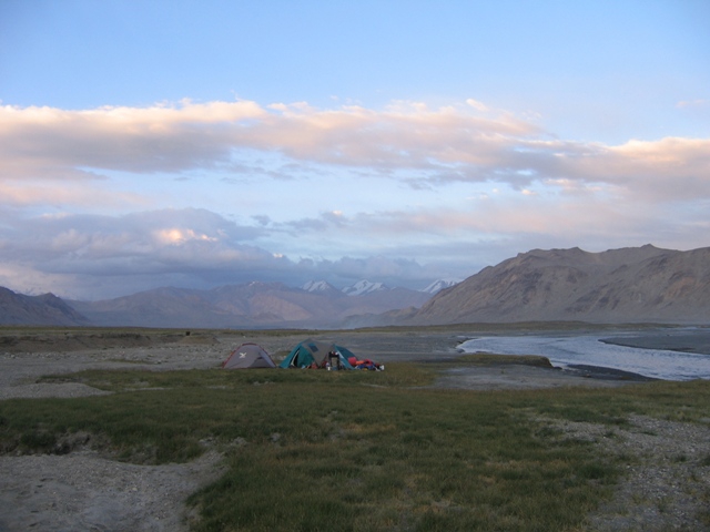 Высотные каникулы, или Лето на «пятерку» (Альпинизм, заалай, перевал, зулумарт, бергшрунд, долина, туристический, поход, маршрут, высота, акклиматизация, восхождение, горный, горная пятерка, памир, пик ленина, вершина, урицкого, дзержинского)