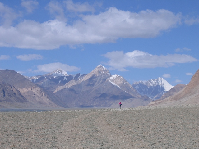 Высотные каникулы, или Лето на «пятерку» (Альпинизм, заалай, перевал, зулумарт, бергшрунд, долина, туристический, поход, маршрут, высота, акклиматизация, восхождение, горный, горная пятерка, памир, пик ленина, вершина, урицкого, дзержинского)