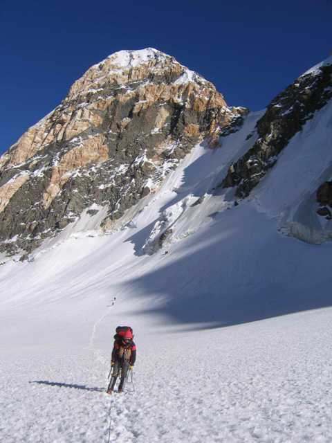 Высотные каникулы, или Лето на «пятерку» (Альпинизм, заалай, перевал, зулумарт, бергшрунд, долина, туристический, поход, маршрут, высота, акклиматизация, восхождение, горный, горная пятерка, памир, пик ленина, вершина, урицкого, дзержинского)