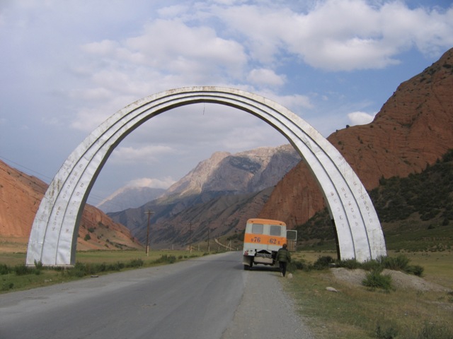 Высотные каникулы, или Лето на «пятерку» (Альпинизм, заалай, перевал, зулумарт, бергшрунд, долина, туристический, поход, маршрут, высота, акклиматизация, восхождение, горный, горная пятерка, памир, пик ленина, вершина, урицкого, дзержинского)