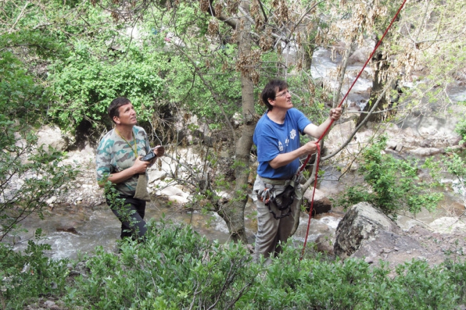 "Теперь немного о страховке. Веревкой" (Альпинизм, страховка через карабин)