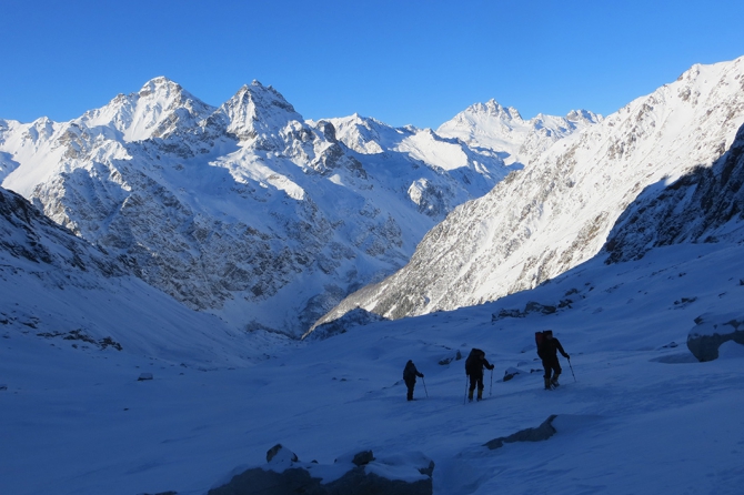 ПРИКЛЮЧЕНИЯ НА ЗИМНЕЙ УШБЕ (Альпинизм, ушба зима, столб ушбы)