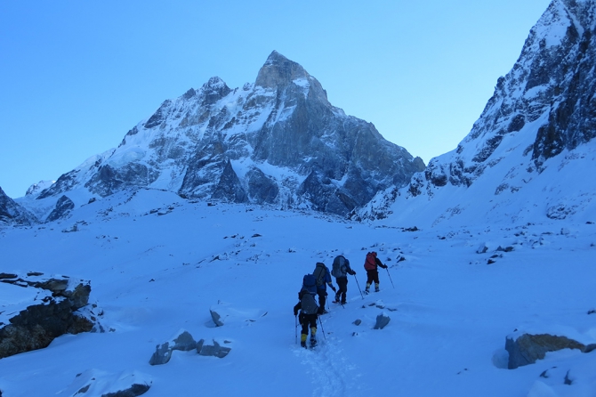 ПРИКЛЮЧЕНИЯ НА ЗИМНЕЙ УШБЕ (Альпинизм, ушба зима, столб ушбы)