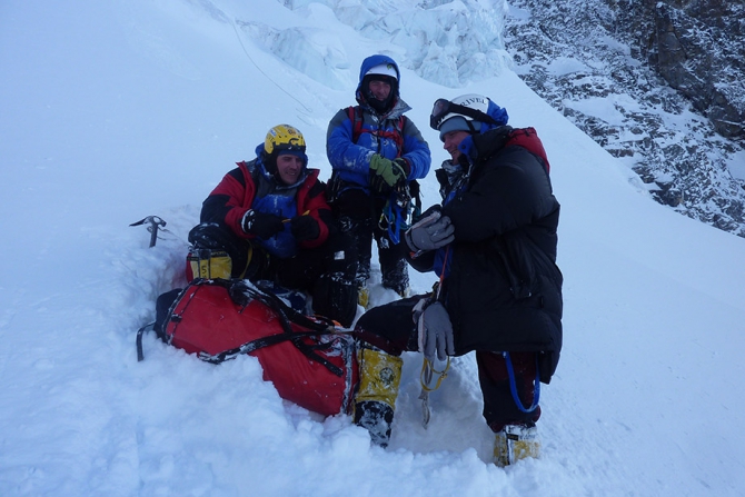 ПРИКЛЮЧЕНИЯ НА ЗИМНЕЙ УШБЕ (Альпинизм, ушба зима, столб ушбы)