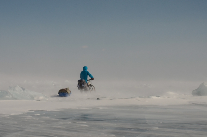 Рассказ о велосипедном походе по льду Байкала на скользкой резине. (Альпинизм, велопоход, лед, скользкая резина, евтюхин, кузьмин, лучший во вселенной зеленоградский альпклуб)