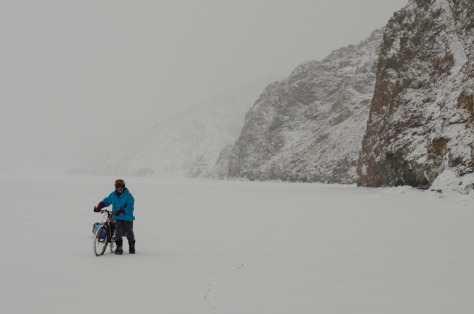 Рассказ о велосипедном походе по льду Байкала на скользкой резине. (Альпинизм, велопоход, лед, скользкая резина, евтюхин, кузьмин, лучший во вселенной зеленоградский альпклуб)