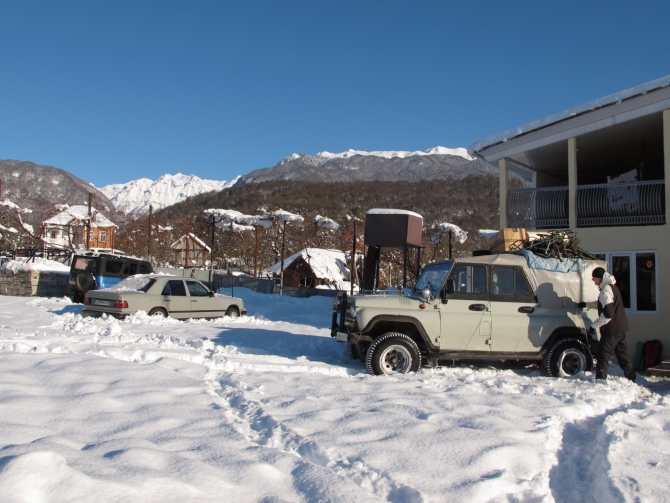 Приключения спелеологов в пещере Снежная. (Спелеология, абхазия., метрострой, подземная река, бзыбский, спелеологи, кс мгу, пещера, путешествие, олимпиада, экспедиции)