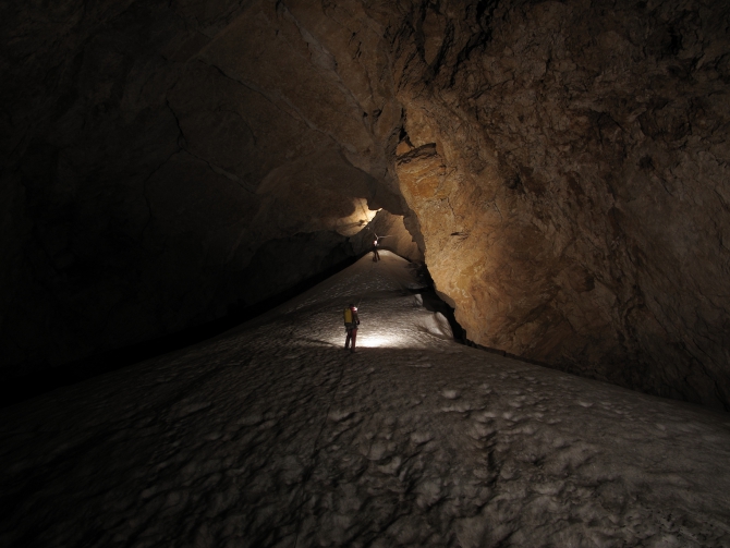 Приключения спелеологов в пещере Снежная. (Спелеология, абхазия., метрострой, подземная река, бзыбский, спелеологи, кс мгу, пещера, путешествие, олимпиада, экспедиции)