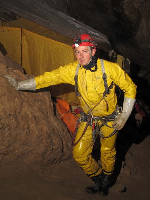 Приключения спелеологов в пещере Снежная. (Спелеология, абхазия., метрострой, подземная река, бзыбский, спелеологи, кс мгу, пещера, путешествие, олимпиада, экспедиции)