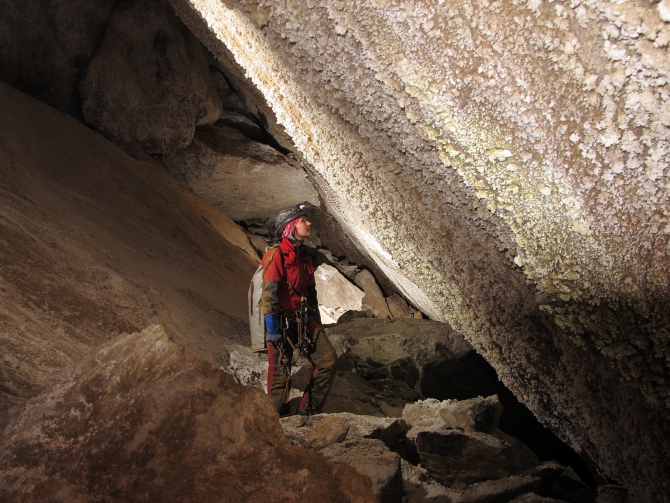 Приключения спелеологов в пещере Снежная. (Спелеология, абхазия., метрострой, подземная река, бзыбский, спелеологи, кс мгу, пещера, путешествие, олимпиада, экспедиции)