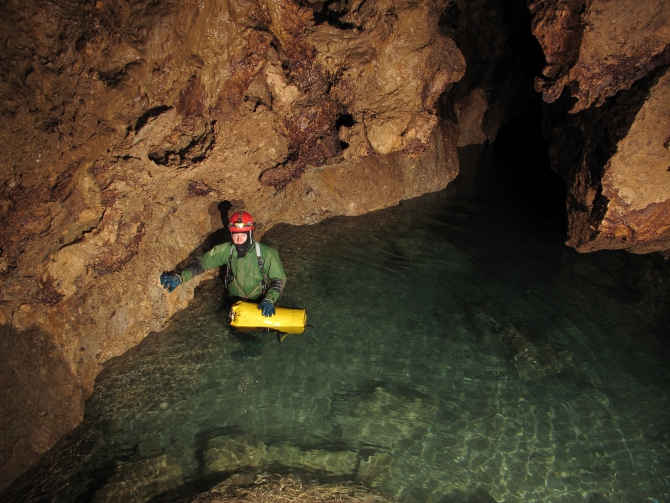Приключения спелеологов в пещере Снежная. (Спелеология, абхазия., метрострой, подземная река, бзыбский, спелеологи, кс мгу, пещера, путешествие, олимпиада, экспедиции)