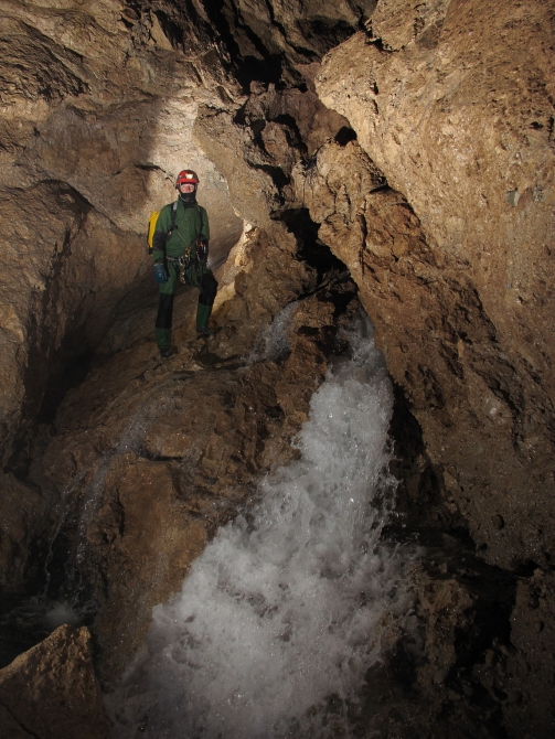 Приключения спелеологов в пещере Снежная. (Спелеология, абхазия., метрострой, подземная река, бзыбский, спелеологи, кс мгу, пещера, путешествие, олимпиада, экспедиции)