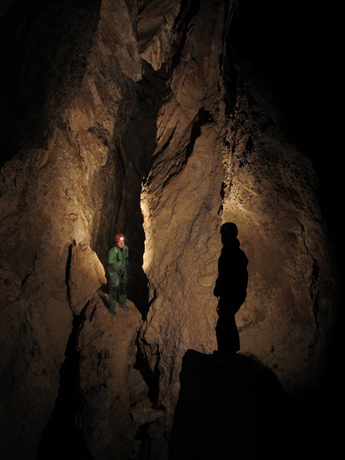 Приключения спелеологов в пещере Снежная. (Спелеология, абхазия., метрострой, подземная река, бзыбский, спелеологи, кс мгу, пещера, путешествие, олимпиада, экспедиции)