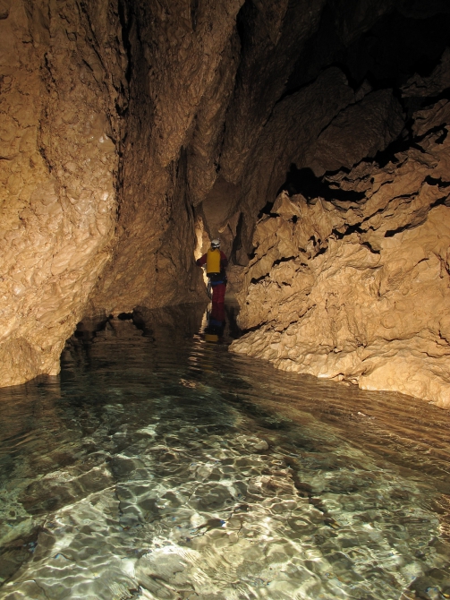 Приключения спелеологов в пещере Снежная. (Спелеология, абхазия., метрострой, подземная река, бзыбский, спелеологи, кс мгу, пещера, путешествие, олимпиада, экспедиции)