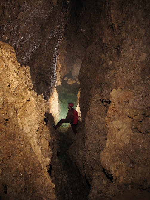 Приключения спелеологов в пещере Снежная. (Спелеология, абхазия., метрострой, подземная река, бзыбский, спелеологи, кс мгу, пещера, путешествие, олимпиада, экспедиции)