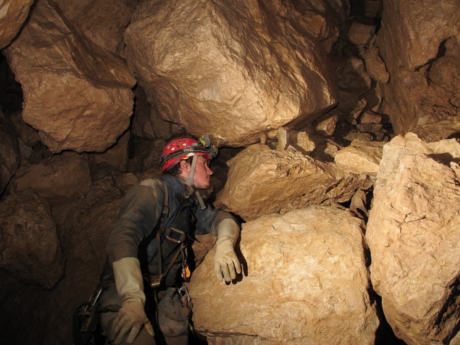 Приключения спелеологов в пещере Снежная. (Спелеология, абхазия., метрострой, подземная река, бзыбский, спелеологи, кс мгу, пещера, путешествие, олимпиада, экспедиции)