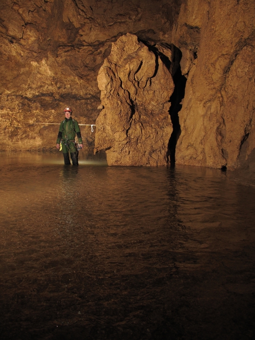 Приключения спелеологов в пещере Снежная. (Спелеология, абхазия., метрострой, подземная река, бзыбский, спелеологи, кс мгу, пещера, путешествие, олимпиада, экспедиции)