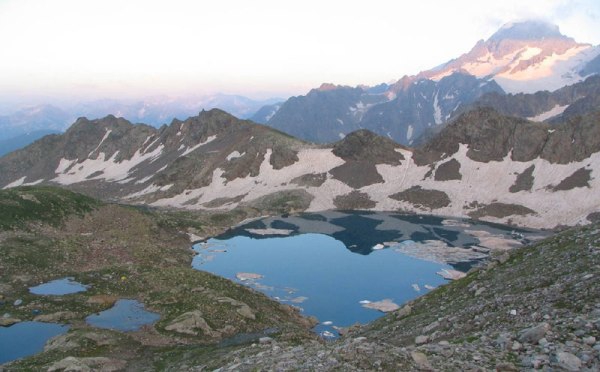 Горный туризм с пользой для гор (горы, экология, пеший туризм, мусор, волонтёрство, отходы)