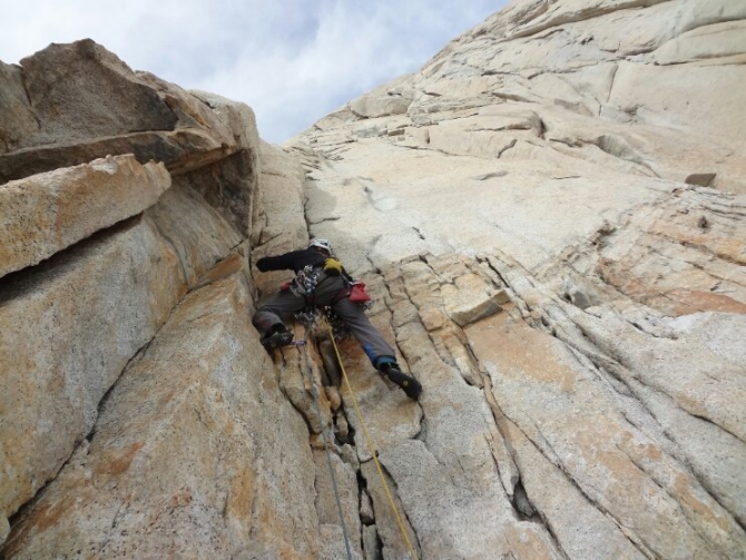 Sambra do Leao по северной стене Фиц-Рой (лонг-лист Piolets d’Or 2014, Альпинизм, piolets d'or, фицрой, патагония, первопрохождение)