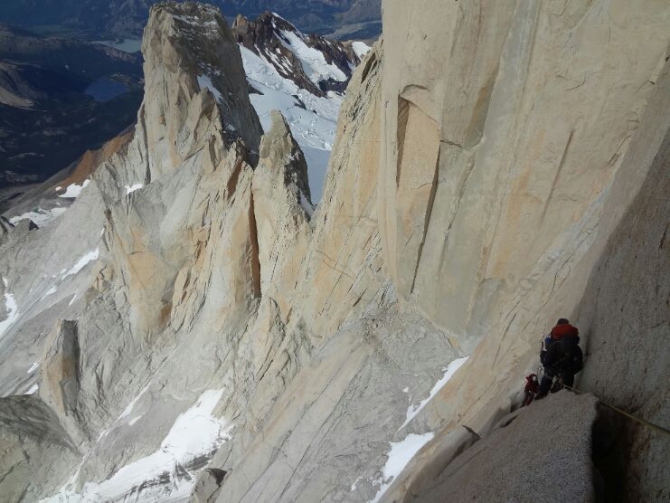 Sambra do Leao по северной стене Фиц-Рой (лонг-лист Piolets d’Or 2014, Альпинизм, piolets d'or, фицрой, патагония, первопрохождение)