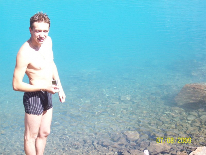 Впереди горы. Рассказ о горном походе II к.с. по Заилийскому Алатау . Перевал Памяти Друзей. (Горный туризм, заилийский алатау . перевал памяти друзей.)