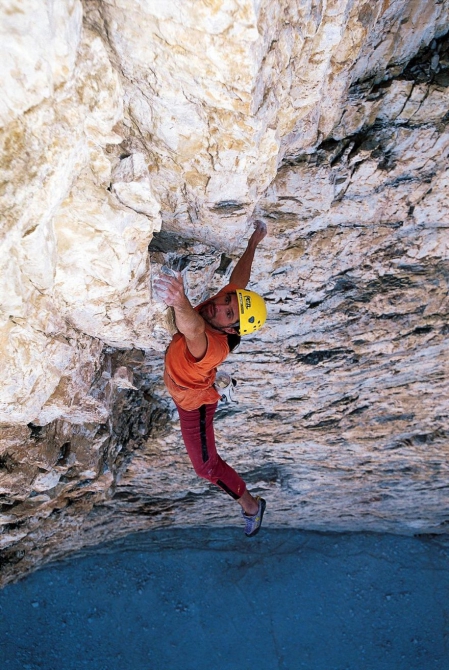 Алекс Хубер "Соло на Диретиссиме Лаваредо. Поверить в себя" (Альпинизм, александр хубер, bigwall masters, алекс хубер в москве, крутые, скалодром, слайд-шоу, bigwall, соревнования)