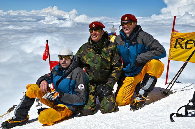 Интервью на вершине Эльбруса (Скайраннинг, red fox elbrus race, скайраннинг. эльбрус)