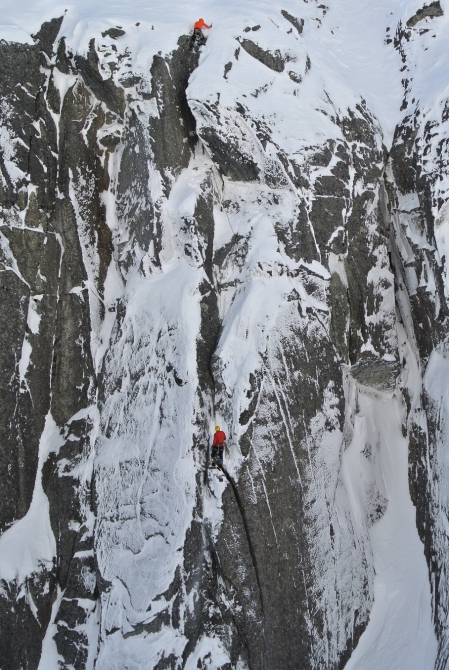 Хибины 2014. Приключения продолжаются! (Альпинизм, курбанов игорь, школа микста, солнечное ущелье, скальное ущелье, городская щель, бастион вудьявра, новые маршруты, пробивка, сергей, la sportiva, 23 км, юкспор, нефедов, grivel, sivera, школа альпинизма, кировск, драйтулинг, микст, ледолазание)