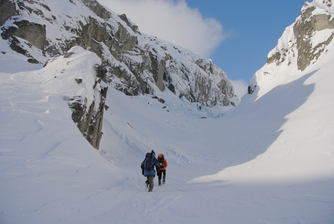 Хибины 2014. Приключения продолжаются! (Альпинизм, курбанов игорь, школа микста, солнечное ущелье, скальное ущелье, городская щель, бастион вудьявра, новые маршруты, пробивка, сергей, la sportiva, 23 км, юкспор, нефедов, grivel, sivera, школа альпинизма, кировск, драйтулинг, микст, ледолазание)