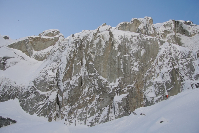 Хибины 2014. Приключения продолжаются! (Альпинизм, курбанов игорь, школа микста, солнечное ущелье, скальное ущелье, городская щель, бастион вудьявра, новые маршруты, пробивка, сергей, la sportiva, 23 км, юкспор, нефедов, grivel, sivera, школа альпинизма, кировск, драйтулинг, микст, ледолазание)