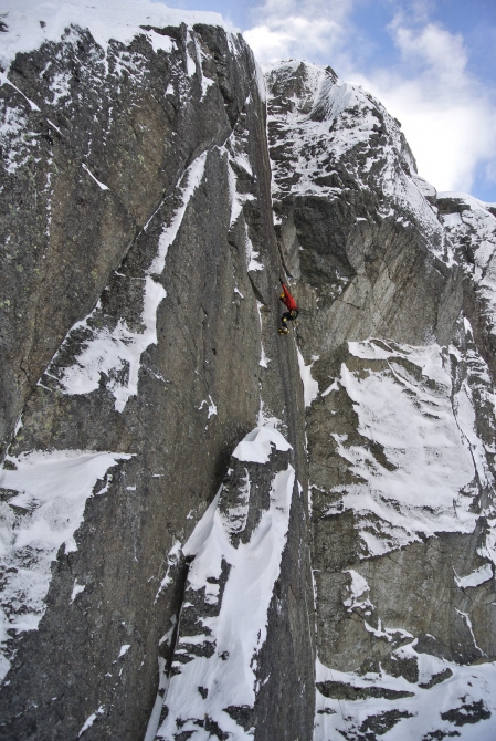 Хибины 2014. Приключения продолжаются! (Альпинизм, курбанов игорь, школа микста, солнечное ущелье, скальное ущелье, городская щель, бастион вудьявра, новые маршруты, пробивка, сергей, la sportiva, 23 км, юкспор, нефедов, grivel, sivera, школа альпинизма, кировск, драйтулинг, микст, ледолазание)