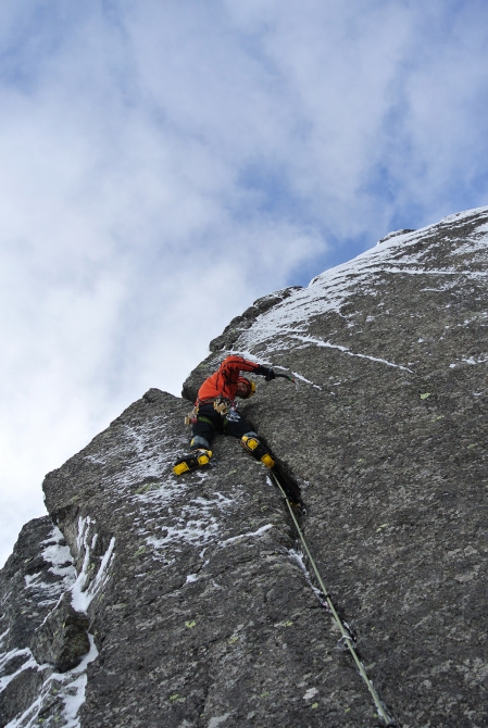 Хибины 2014. Приключения продолжаются! (Альпинизм, курбанов игорь, школа микста, солнечное ущелье, скальное ущелье, городская щель, бастион вудьявра, новые маршруты, пробивка, сергей, la sportiva, 23 км, юкспор, нефедов, grivel, sivera, школа альпинизма, кировск, драйтулинг, микст, ледолазание)