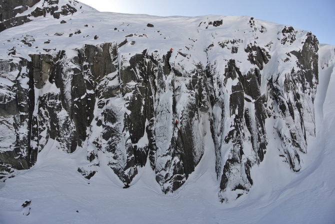 Хибины 2014. Приключения продолжаются! (Альпинизм, курбанов игорь, школа микста, солнечное ущелье, скальное ущелье, городская щель, бастион вудьявра, новые маршруты, пробивка, сергей, la sportiva, 23 км, юкспор, нефедов, grivel, sivera, школа альпинизма, кировск, драйтулинг, микст, ледолазание)