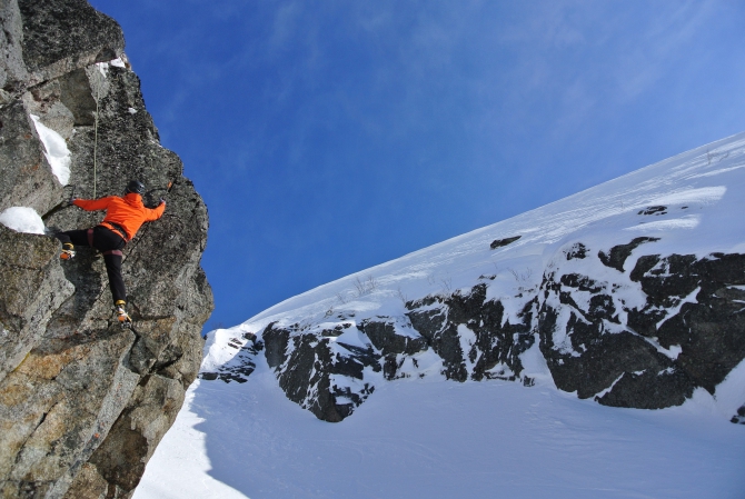 Хибины 2014. Приключения продолжаются! (Альпинизм, курбанов игорь, школа микста, солнечное ущелье, скальное ущелье, городская щель, бастион вудьявра, новые маршруты, пробивка, сергей, la sportiva, 23 км, юкспор, нефедов, grivel, sivera, школа альпинизма, кировск, драйтулинг, микст, ледолазание)