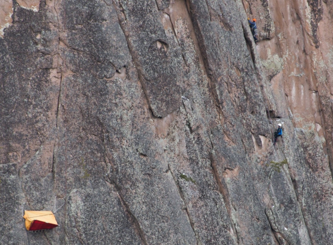 Лазание по скалам, чем больше, тем лучше, в любую погоду - Столбы. Красноярск. (Альпинизм, тд абалаковский, марина попова, школа ито на столбах, денис прокофьев, нпф баск, красноярские столбы, красноярцы, ито, видео)