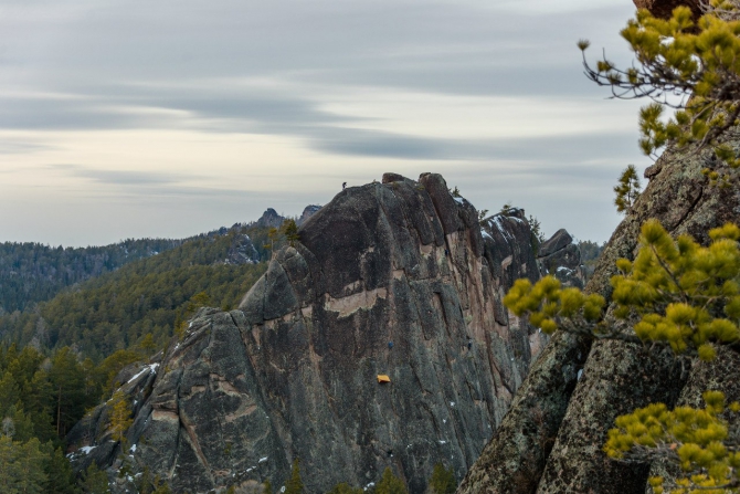 Лазание по скалам, чем больше, тем лучше, в любую погоду - Столбы. Красноярск. (Альпинизм, тд абалаковский, марина попова, школа ито на столбах, денис прокофьев, нпф баск, красноярские столбы, красноярцы, ито, видео)