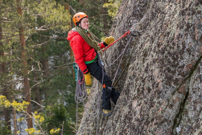 Лазание по скалам, чем больше, тем лучше, в любую погоду - Столбы. Красноярск. (Альпинизм, тд абалаковский, марина попова, школа ито на столбах, денис прокофьев, нпф баск, красноярские столбы, красноярцы, ито, видео)