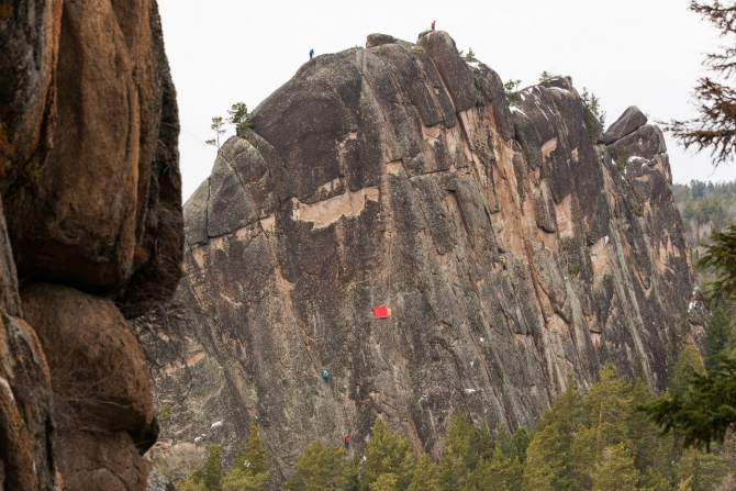 Лазание по скалам, чем больше, тем лучше, в любую погоду - Столбы. Красноярск. (Альпинизм, тд абалаковский, марина попова, школа ито на столбах, денис прокофьев, нпф баск, красноярские столбы, красноярцы, ито, видео)