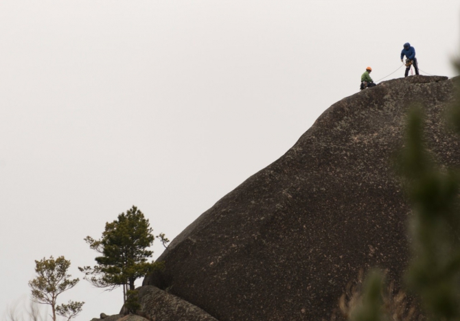Лазание по скалам, чем больше, тем лучше, в любую погоду - Столбы. Красноярск. (Альпинизм, тд абалаковский, марина попова, школа ито на столбах, денис прокофьев, нпф баск, красноярские столбы, красноярцы, ито, видео)