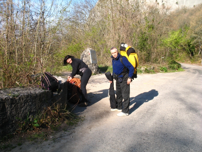 Ехать ли сейчас в Форос на скалы? (Альпинизм, крым, уарч-кая, . чёртова лестница. весна. цветы. скалы.)