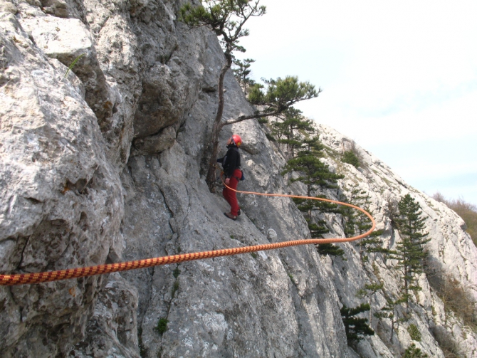 Ехать ли сейчас в Форос на скалы? (Альпинизм, крым, уарч-кая, . чёртова лестница. весна. цветы. скалы.)