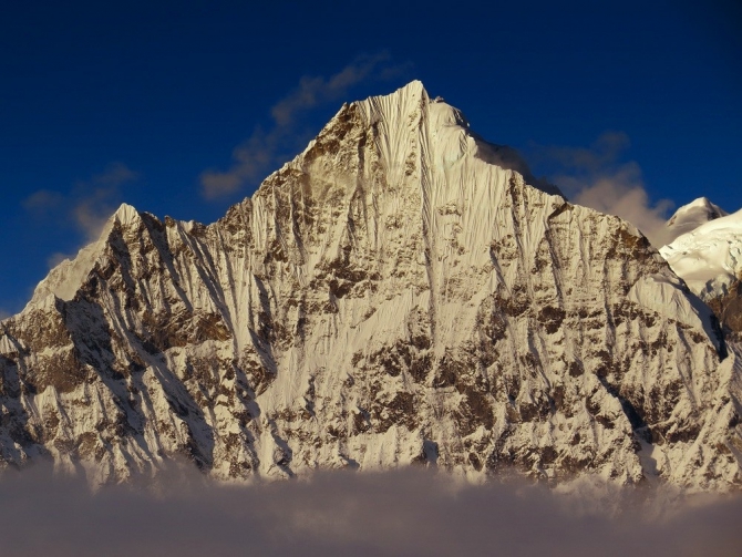 Тамсерку, ЮЗ стена (Альпинизм, thamserku, гуков, лончинский)