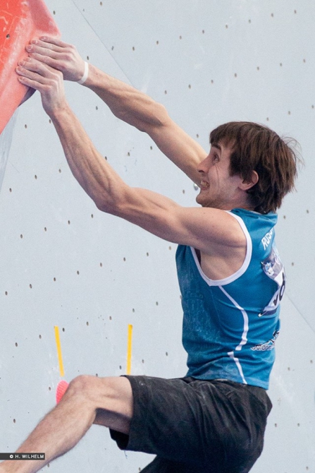 Дмитрий Шарафутдинов: Тимонов дорос до международного уровня (Скалолазание, чунцин, китай, кубок мира, боулдеринг, вадим тимонов, фишхуюер, хойер, вурм, верхувен, джемс кассэй)