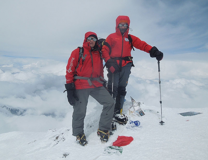 Red Fox  Elbrus Race.  Каждый год… мы с  мужиками… ставим на Эльбрусе вешки (Альпинизм, redfox elbrus race)