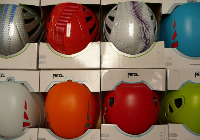 Обзор производителей касок для альпинизма, ледолазания и скалолазания + Опрос (Бэккантри/Фрирайд, petzl elios, защита головы, helmet, шлем, каска)