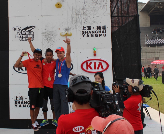 Сергей Синицын: бегали боулдеринг на скорость! (Скалолазание, шанхай, алина гайдамакина, скалолазание, китай, тамара кузнецова, kia world extreme games)